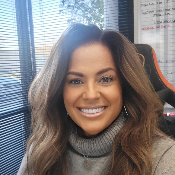 Meet your Posher, Shawna - Picture 4 of 5